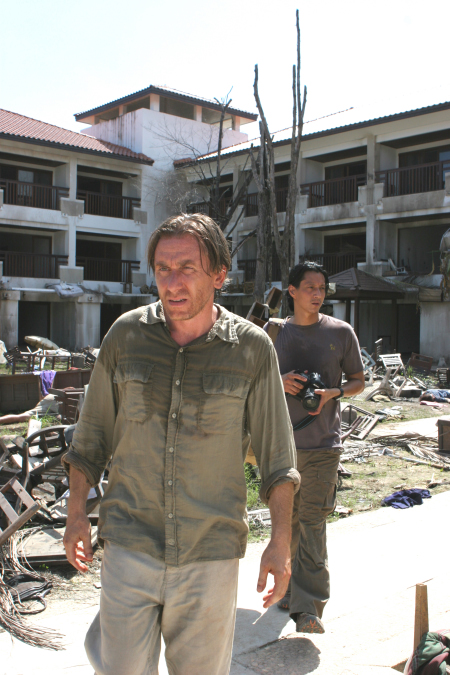 Still of Tim Roth in Tsunami: The Aftermath (2006)