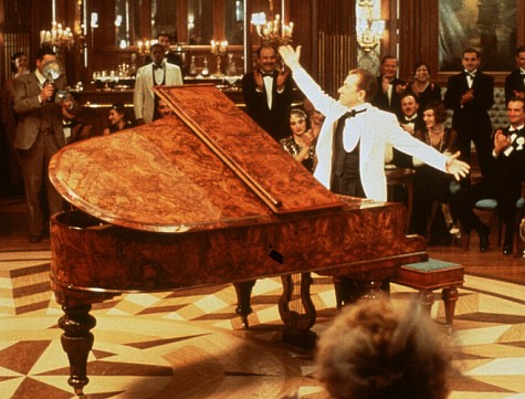 Still of Tim Roth in La leggenda del pianista sull'oceano (1998)