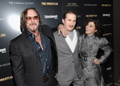 Mickey Rourke, Marisa Tomei and Darren Aronofsky at event of The Wrestler (2008)