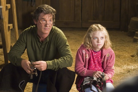 Still of Kurt Russell and Dakota Fanning in Dreamer: Inspired by a True Story (2005)