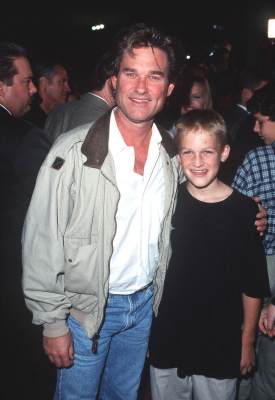 Kurt Russell and Wyatt Russell at event of Soldier (1998)