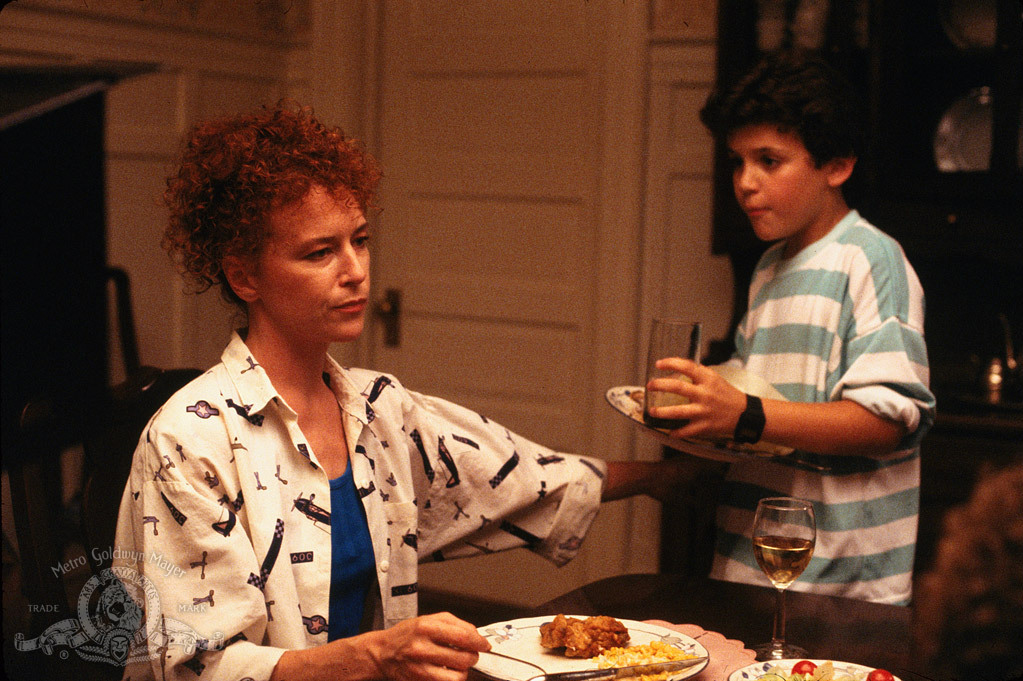Still of Fred Savage and Margaret Whitton in Little Monsters (1989)