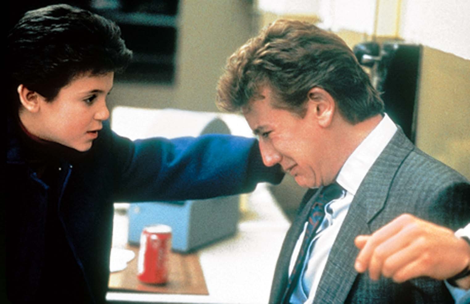 Still of Fred Savage and Judge Reinhold in Vice Versa (1988)