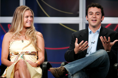 Fred Savage and Maggie Lawson at event of Crumbs (2006)