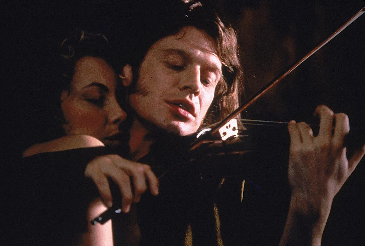 Still of Greta Scacchi and Jason Flemyng in Le violon rouge (1998)