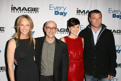 Helen Hunt, Liev Schreiber, Carla Gugino and Richard Levine at event of Every Day (2010)