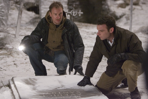 Still of Liev Schreiber and David Thewlis in Lemties zenklas 666 (2006)