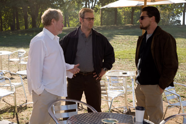 Still of Russell Crowe, Leonardo DiCaprio and Ridley Scott in Melo pinkles (2008)