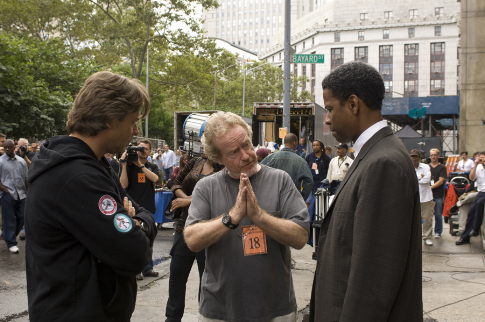 Russell Crowe, Denzel Washington and Ridley Scott in American Gangster (2007)