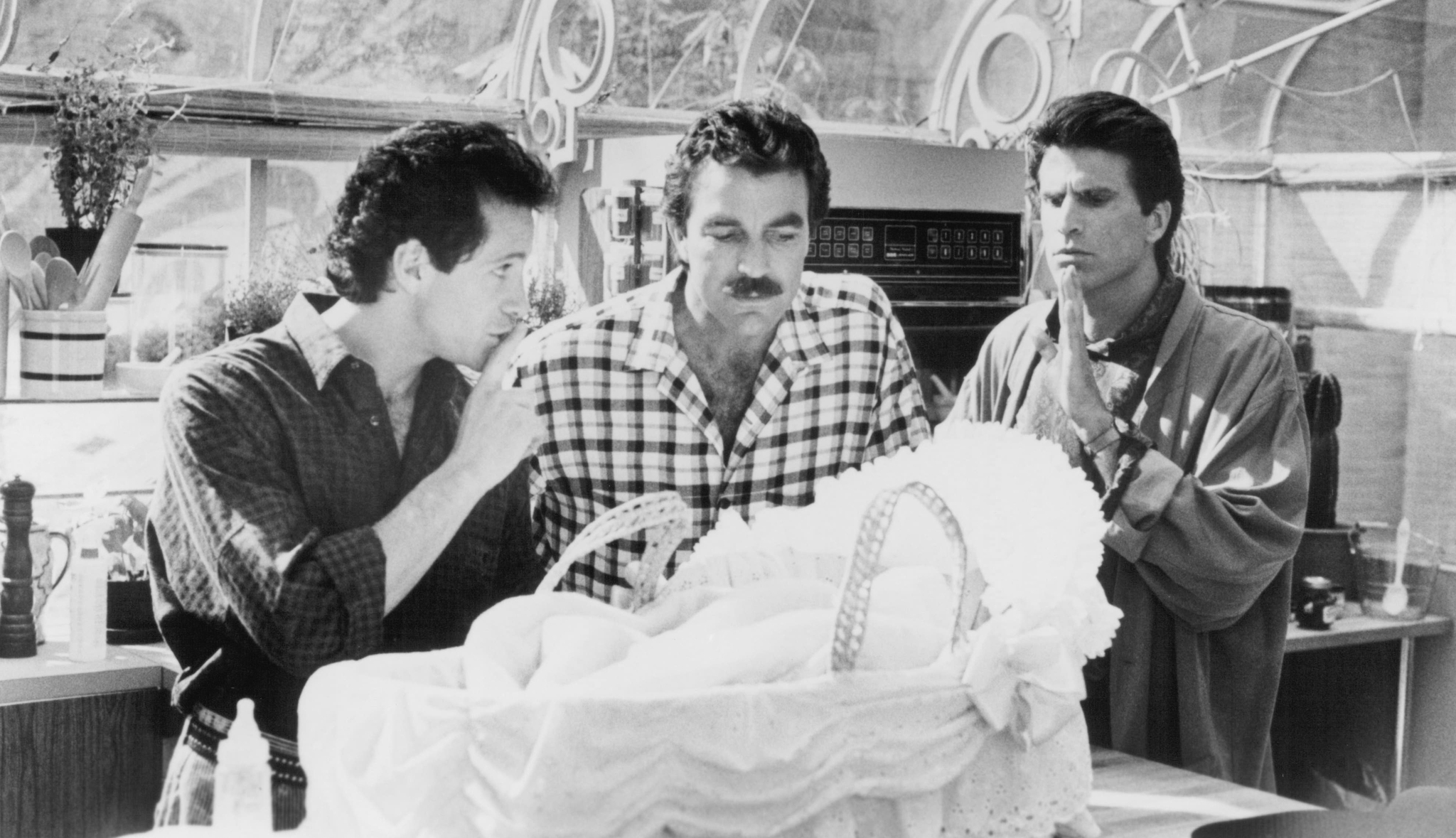 Still of Steve Guttenberg, Tom Selleck and Ted Danson in 3 Men and a Baby (1987)