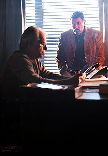 Still of Tom Selleck and William Devane in Jesse Stone: Benefit of the Doubt (2012)