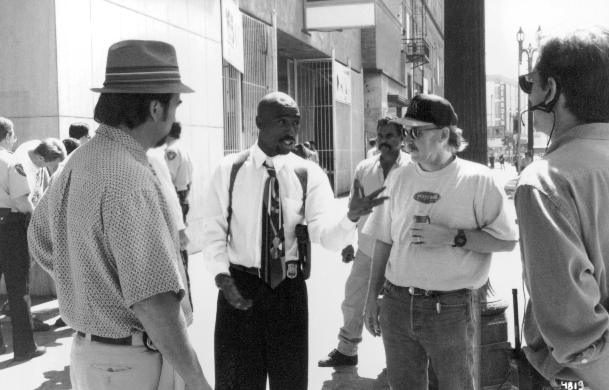 Still of Tupac Shakur, James Belushi and Jim Kouf in Gang Related (1997)