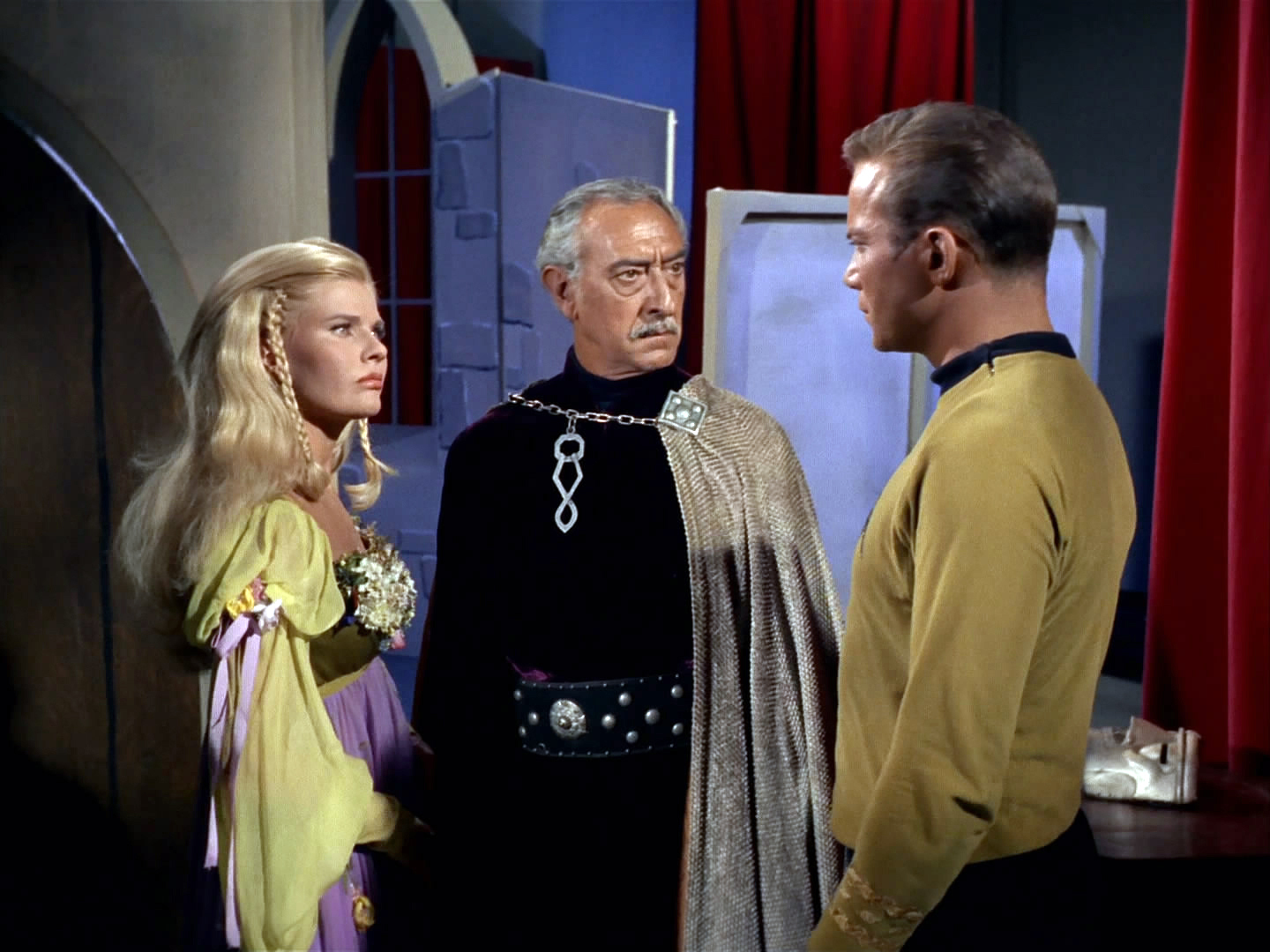 Still of William Shatner, Barbara Anderson and Arnold Moss in Star Trek (1966)