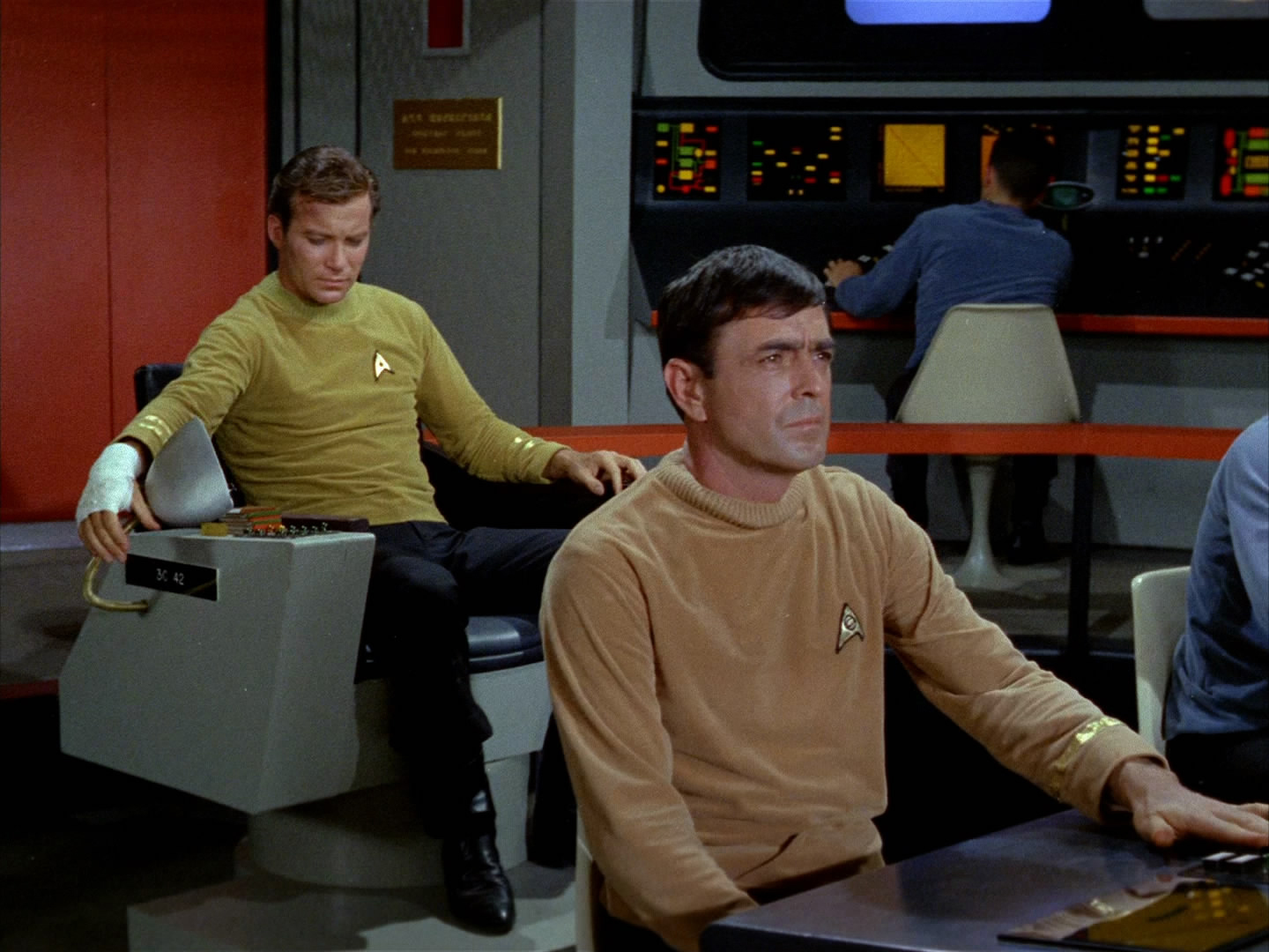 Still of William Shatner and James Doohan in Star Trek (1966)