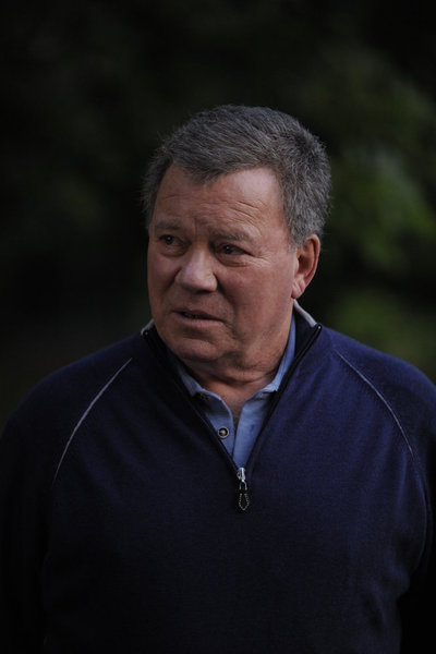 Still of William Shatner in Aiskiaregys (2006)