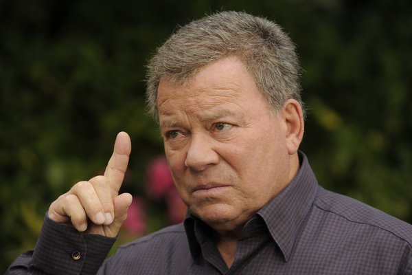 Still of William Shatner in Aiskiaregys (2006)