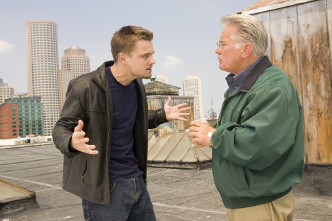 Still of Leonardo DiCaprio and Martin Sheen in Infiltruoti (2006)