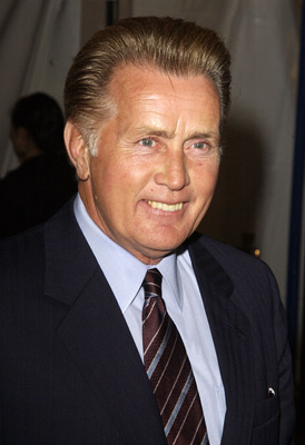 Martin Sheen at event of Pagauk, jei gali (2002)