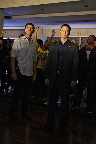 Still of Gary Sinise and Eddie Cahill in CSI Niujorkas: Battle Scars (2009)