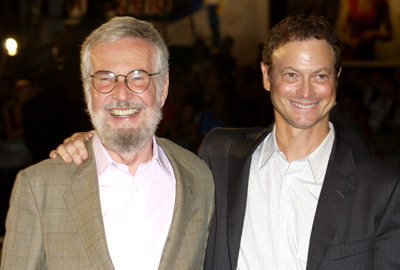 Gary Sinise and Robert Benton at event of The Human Stain (2003)