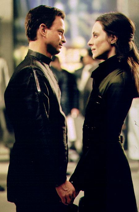 Still of Gary Sinise and Madeleine Stowe in Impostor (2001)