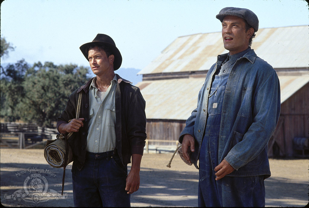 Still of John Malkovich and Gary Sinise in Of Mice and Men (1992)