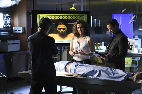 Still of Gary Sinise and Melina Kanakaredes in CSI Niujorkas (2004)