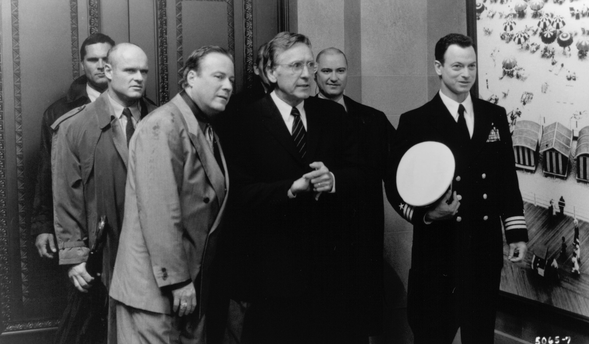 Still of Gary Sinise, John Heard and Joel Fabiani in Snake Eyes (1998)