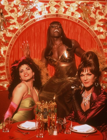 Still of John Leguizamo, Wesley Snipes and Patrick Swayze in To Wong Foo Thanks for Everything, Julie Newmar (1995)