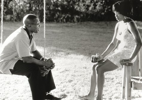 Still of Wesley Snipes and Alfre Woodard in Down in the Delta (1998)