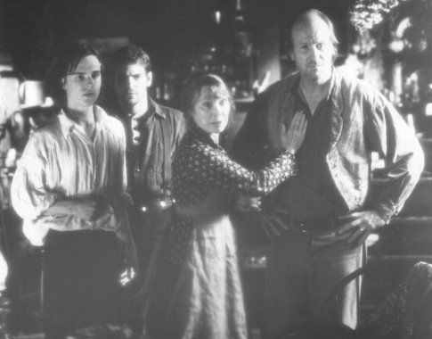 Still of Scott Bairstow, William Hurt, Sissy Spacek and Jonathan Jackson in Tuck Everlasting (2002)