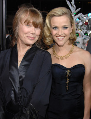 Sissy Spacek and Reese Witherspoon at event of Four Christmases (2008)