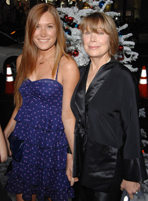 Sissy Spacek and Schuyler Fisk at event of Four Christmases (2008)