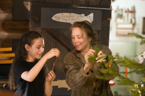 Still of Sissy Spacek and Jodelle Ferland in Pictures of Hollis Woods (2007)