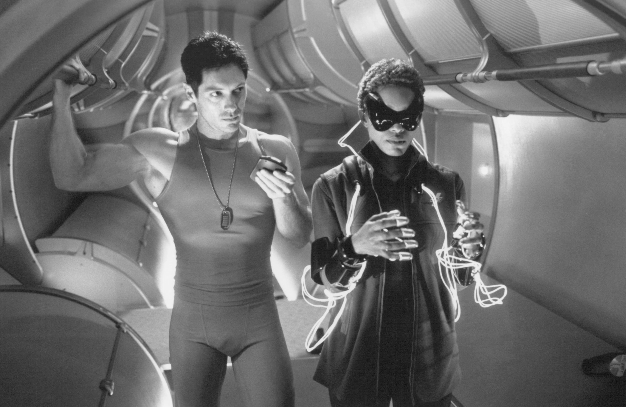 Still of Angela Bassett and James Spader in Supernova (2000)