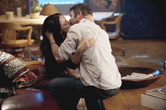 Still of Madeleine Stowe and James Purefoy in Kerstas (2011)