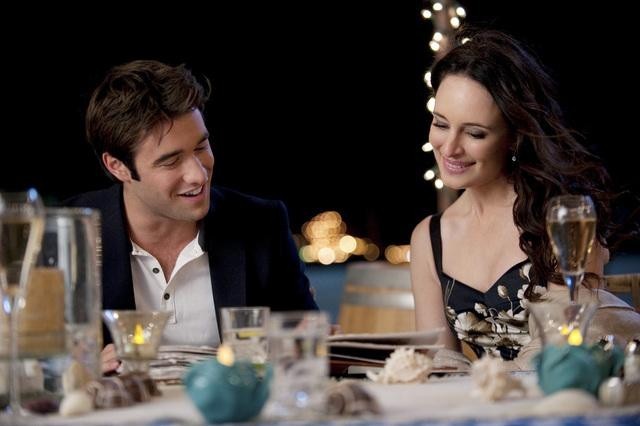 Still of Madeleine Stowe and Josh Bowman in Kerstas (2011)