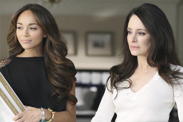 Still of Madeleine Stowe and Ashley Madekwe in Kerstas (2011)