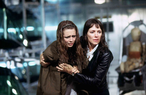 Still of Madeleine Stowe and Mischa Barton in Octane (2003)