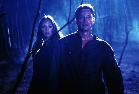 Still of Gary Sinise and Madeleine Stowe in Impostor (2001)