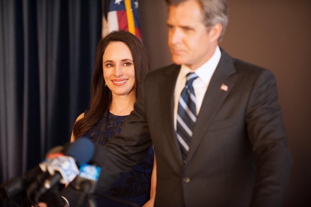 Still of Madeleine Stowe and Henry Czerny in Kerstas (2011)