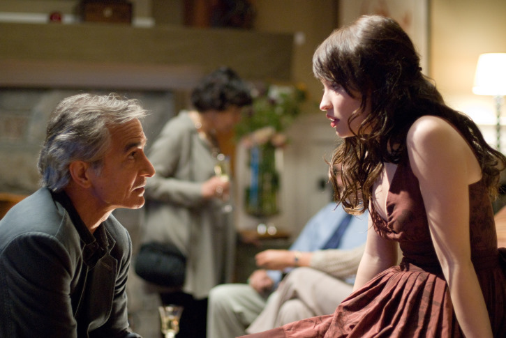 Still of David Strathairn and Emily Browning in Nekviesti sveciai (2009)