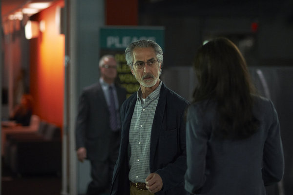 Still of David Strathairn and Laura Mennell in Alphas (2011)