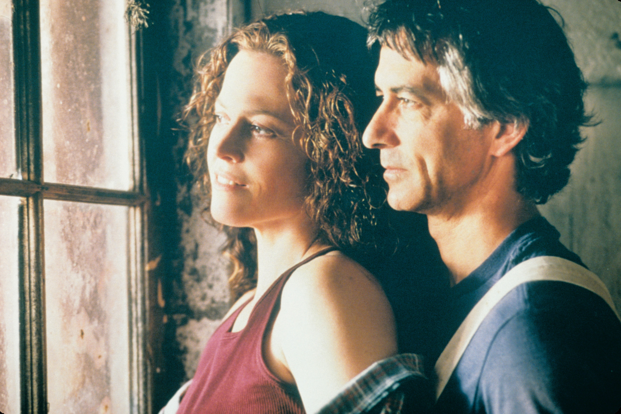 Sigourney Weaver and David Strathairn in A Map of the World (1999)