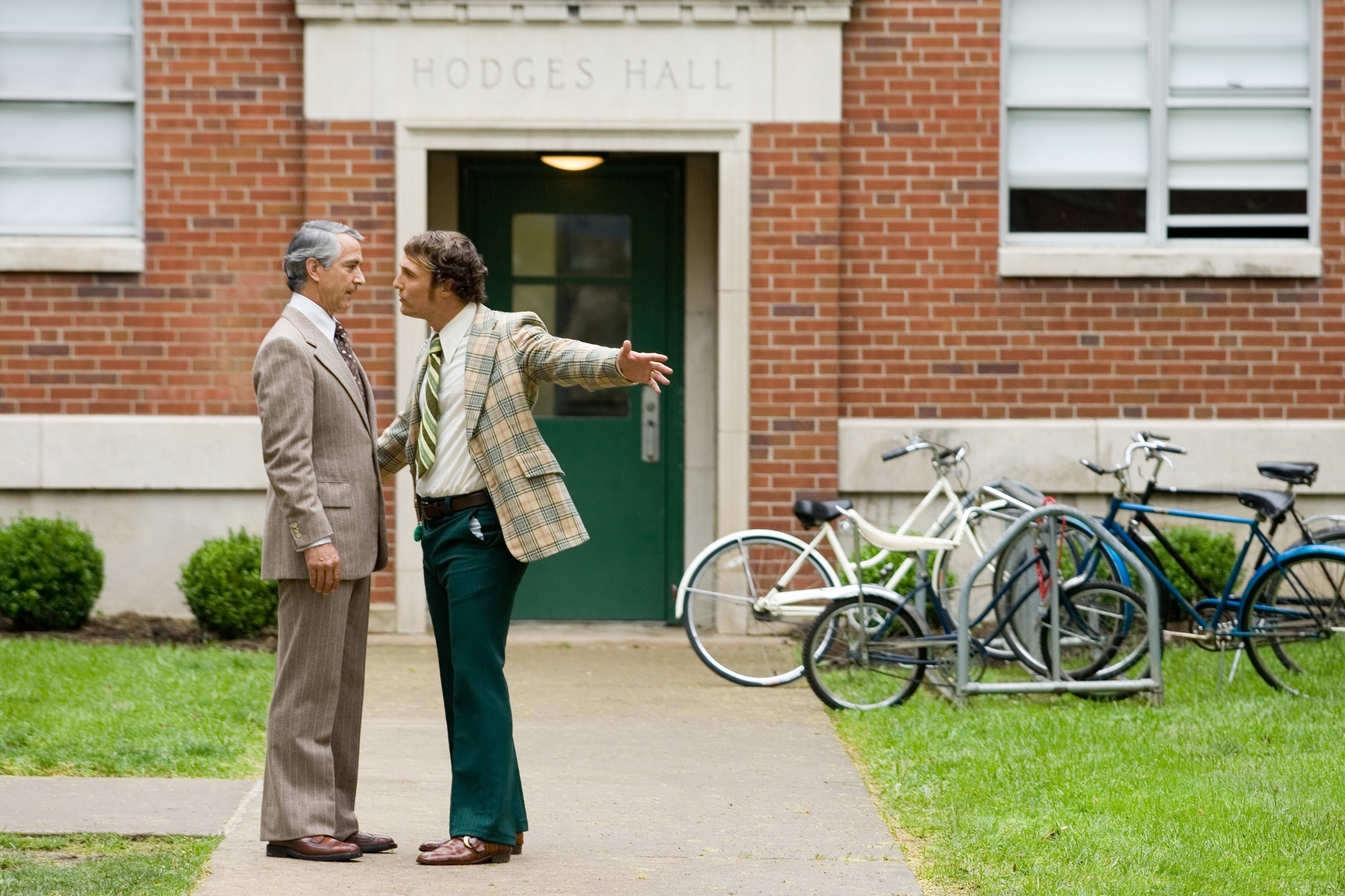 Still of Matthew McConaughey and David Strathairn in We Are Marshall (2006)