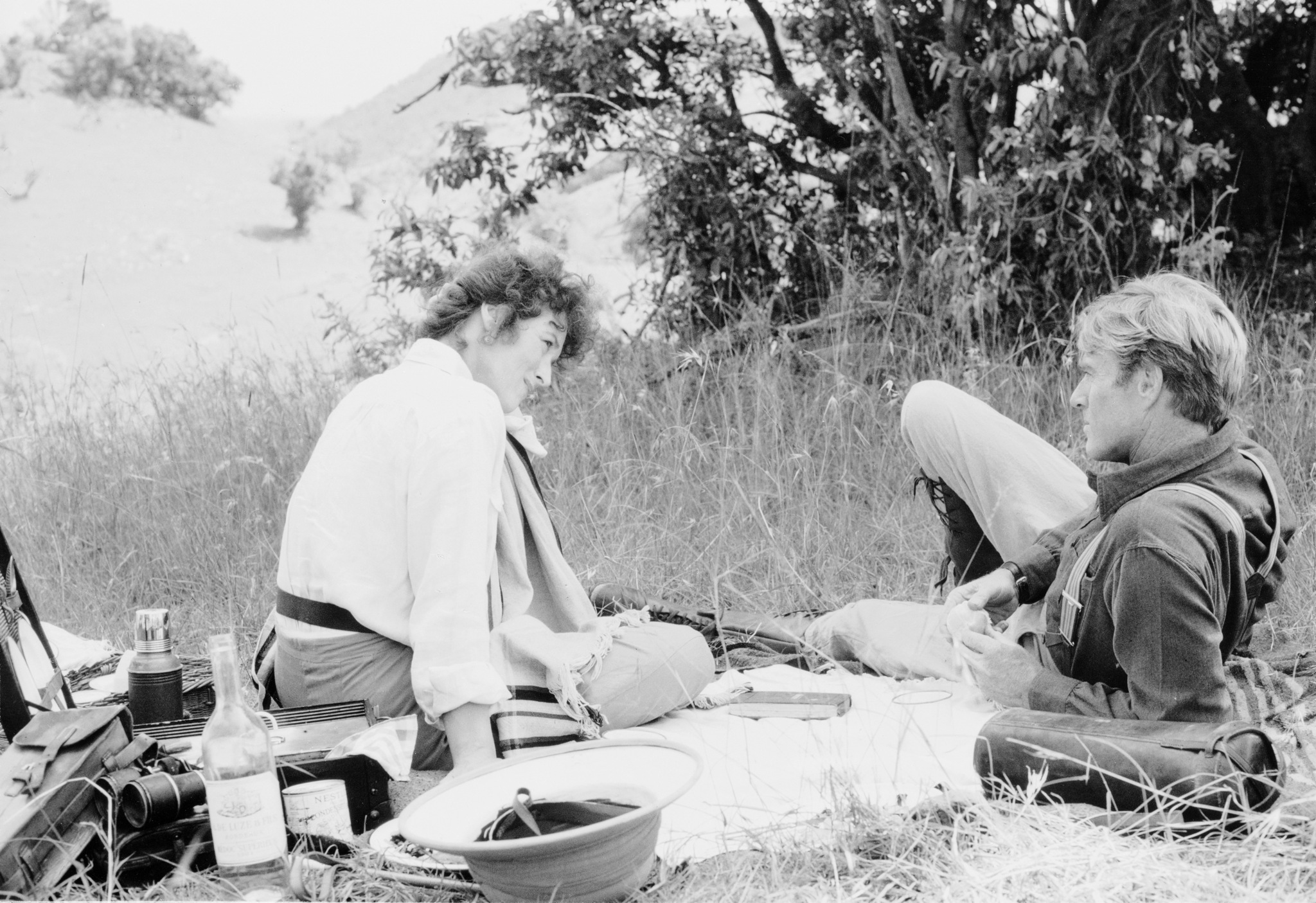 Still of Robert Redford and Meryl Streep in Out of Africa (1985)