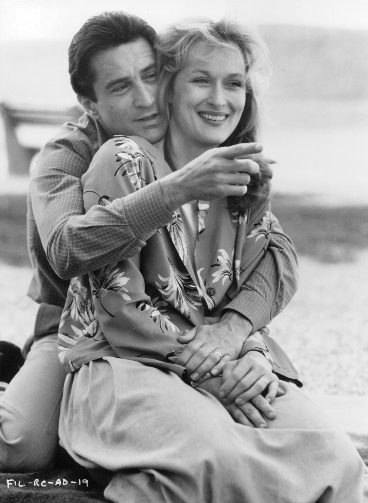 Still of Robert De Niro and Meryl Streep in Falling in Love (1984)