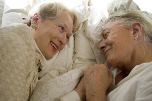 Still of Vanessa Redgrave and Meryl Streep in Evening (2007)