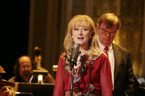 Still of Meryl Streep and Garrison Keillor in A Prairie Home Companion (2006)