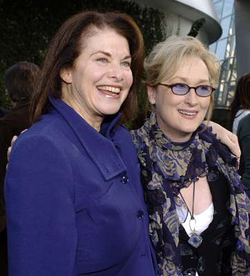 Meryl Streep and Sherry Lansing at event of Neitiketinos Lemoni Sniketo istorijos (2004)
